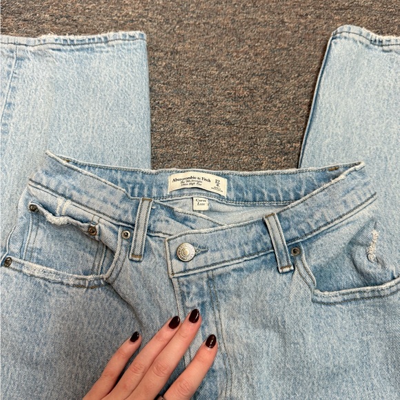 Abercrombie Curve Love 90s Straight Jean, Long! - Picture 3 of 4